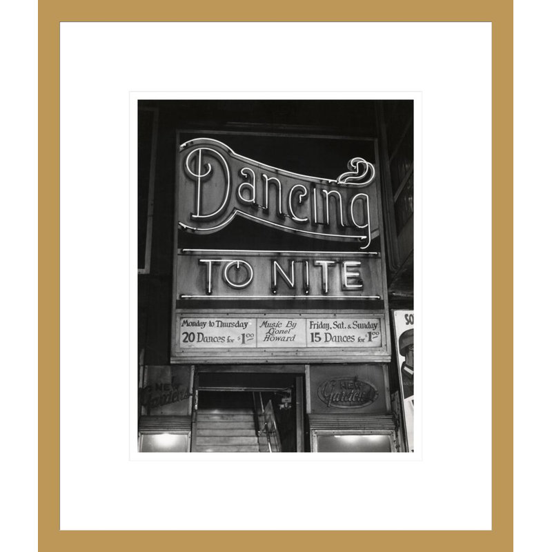 [Dancing To Nite New Gardens, Times Square, New York] par Weegee, impression giclée encadrée, 15.98" H x 13.75" W