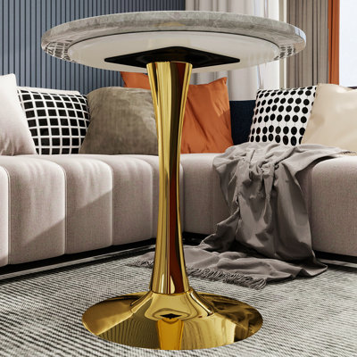 Cette table basse de 27,6 pouces de style Mid-Century moderne peut accueillir de 2 à 4 personnes et comprend un plateau de table rond en marbre texturé gris clair, convenant à divers espaces.