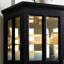Vitrine antique avec verre noir, tablettes réglables, base et ampoule complémentaire pour portes vitrées, support, décor