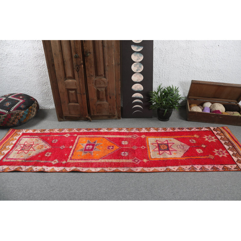 Tapis de couloir turc fabriqué à la main avec motif géométrique rouge vif et motifs d'étoiles uniques