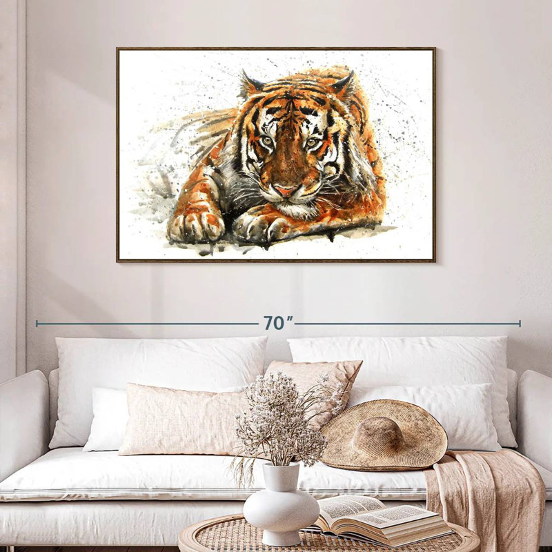 Tigre du Bengale qui se prélasse, 46 po x 31 po, Cadre flottant en noyer