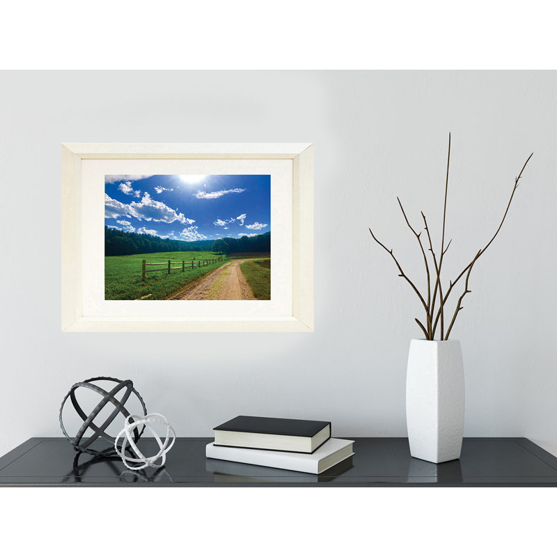 «Summer Road» par Michelle Deegan, reproduction de photo, H 18,5 po x l 22,5 po x P 1,25 po, Papier encadré blanc, Blanc