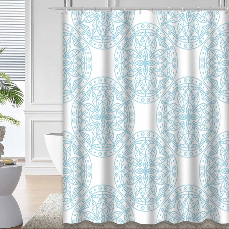 Rideau de douche blanc à motif géométrique bleu marine avec 12 crochets, L 72 po x l 84 po