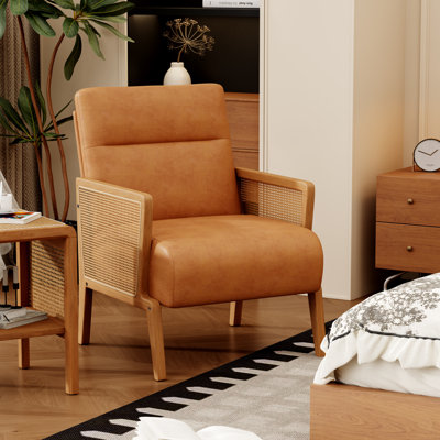 Chaise d'appoint rembourrée avec accoudoirs en rotin et pieds en bois massif