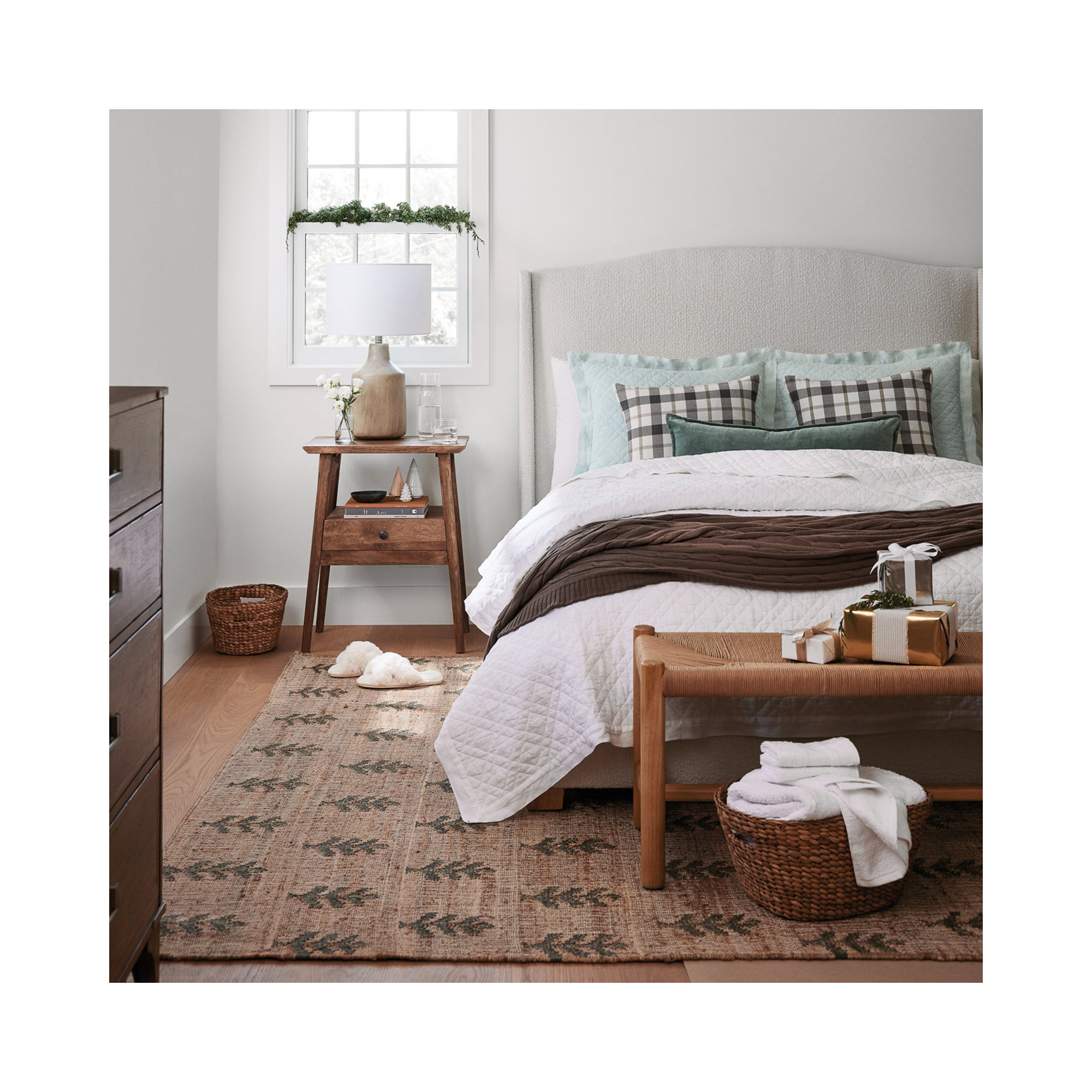 Allis Upholstered Wingback Bed, Classic Snow Boucle, King