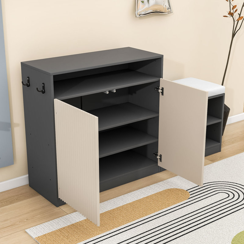 Banc à chaussures multifonctionnel - Tablettes, crochets et finition texturée ondulée, Beige gris