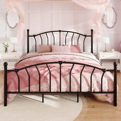 Structure de lit plateforme en métal avec tête et pied de lit, fleurons en forme de cœur et de boule, aucun sommier requis, rangement sous le lit de 12,6 po, assemblage facile