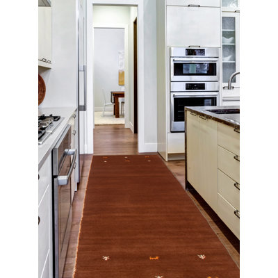 Tapis de couloir unique en laine brun foncé 2 pi 7 po x 11 pi 3 po One-of-a-Kind