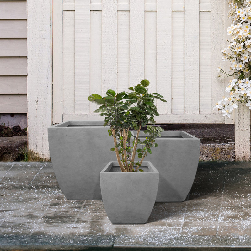 Pot à fleurs en béton