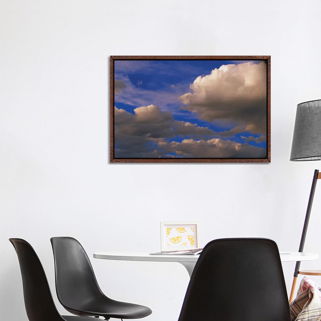 Bunte Wolken gegen blauen Himmel, New Mexico von Tim Fitzharris - Galerie-umwickelte Leinwand Giclée auf Leinwand