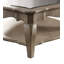 Table basse Chelmsford avec cadre en bois festonné et pieds en cabriole, alliant élégance traditionnelle et sophistication moderne.