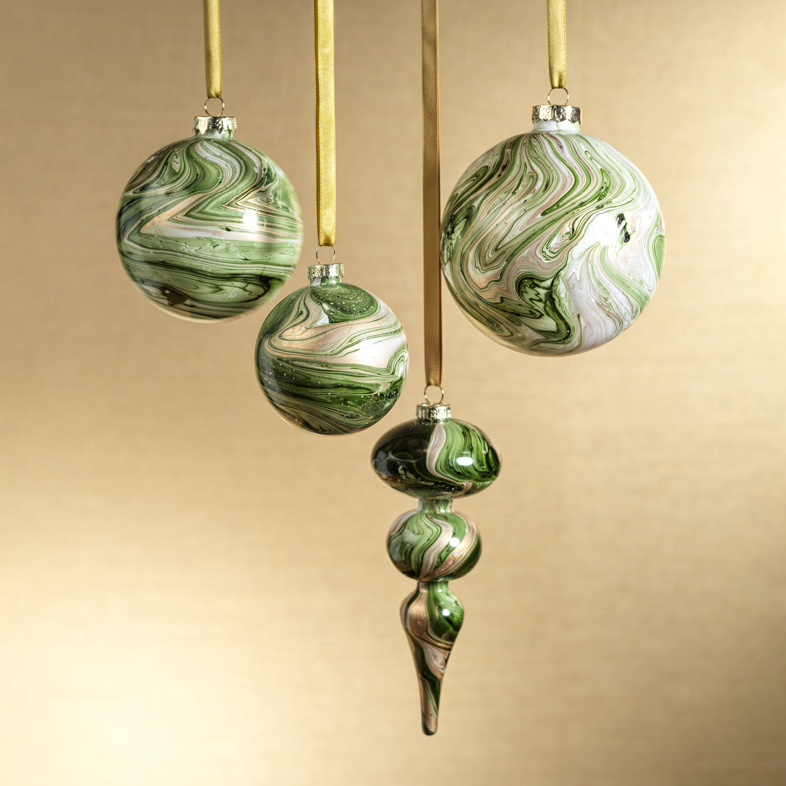 Glass Bauble, 4" H x 4" W x 4" D