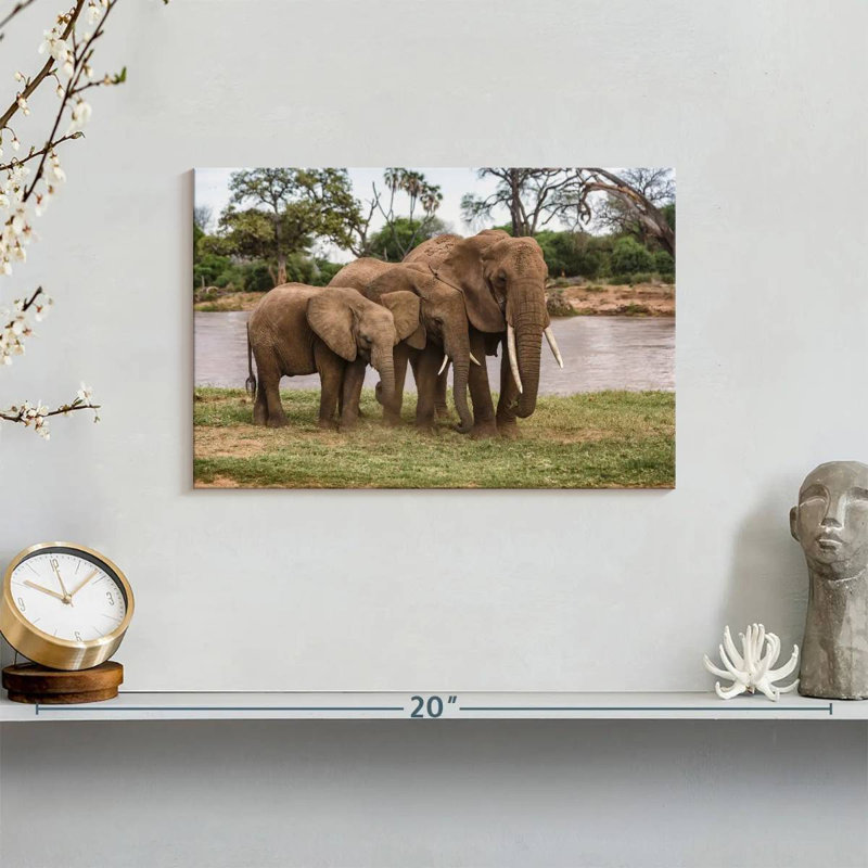 Famille d'éléphants au bord de la rivière au Kenya II, H 8 po x l 12 po