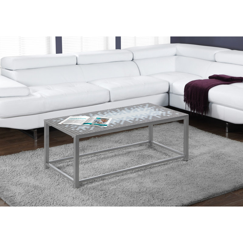 Table basse rectangulaire avec dessus en carreaux bleus - 107 cm de long, structure en métal gris, idéale pour le salon.