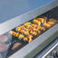 Barbecue au propane à 6 + 1 brûleurs Monument Grills Denali 605Pro, barbecue en acier inoxydable de 78 000 BTU avec brûleur à infrarouge, application Bluetooth, ensemble de rôtisserie et housse pour barbecue