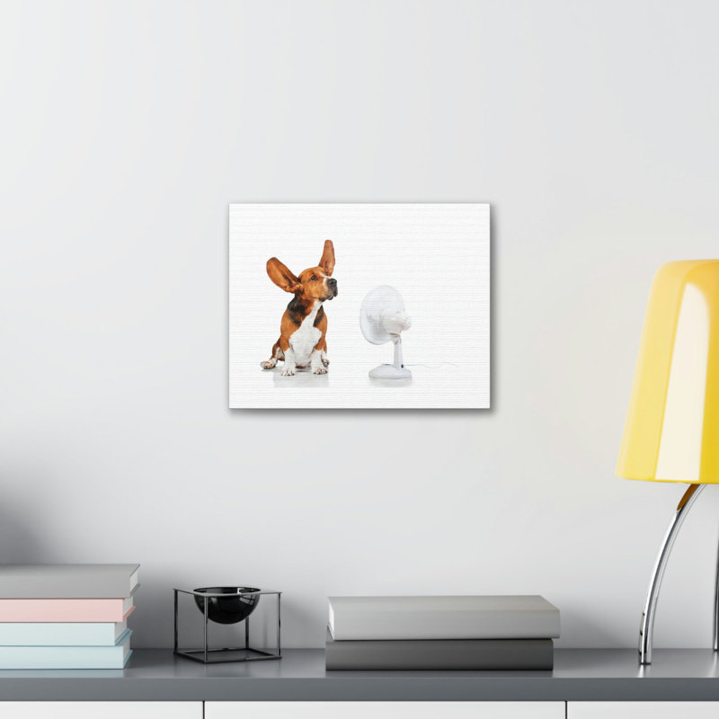 Drôle de basset hound avec impression d'oreille volante, H 11 po x l 14 po