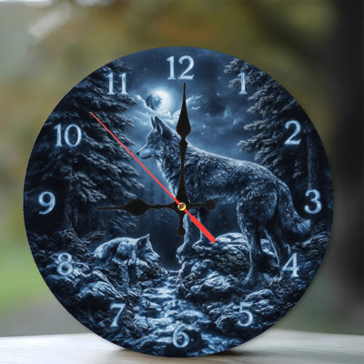 Loups dans le cadran de l'horloge de la forêt au clair de lune