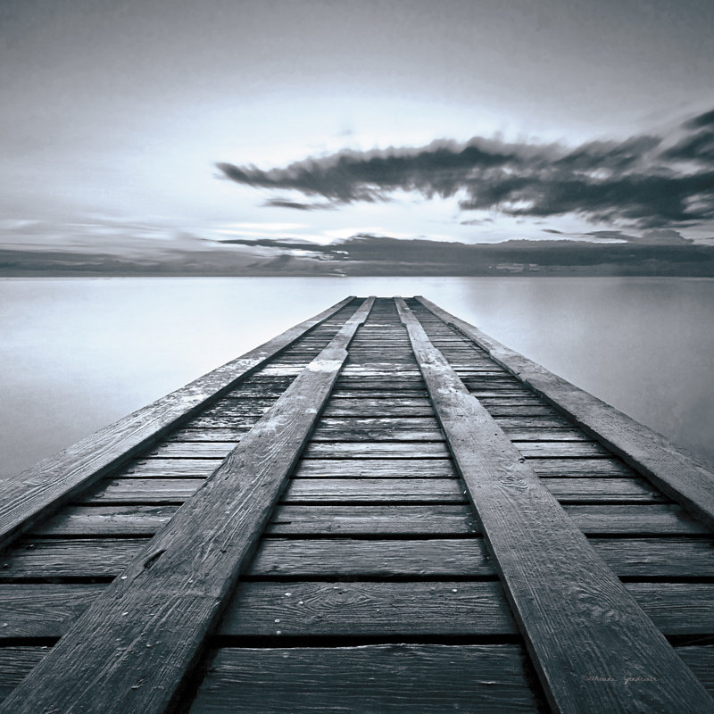 Cosmic Dock BW par Katherine Gendreau, Non, Toile avec cadre blanc, H 32 po x l 48 po x P 1,25 po