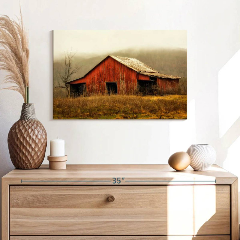 Skylight Barn dans le brouillard, H 16 po x l 24 po