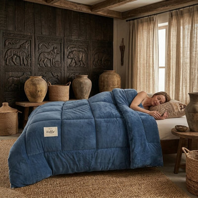 Reversible Crystal Velvet Sherpa Plush Comforter, Soft Warm Bedding for All Seasons,Blue,90 × 90 in