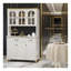 Armoire de cuisine blanche avec 6 portes en verre, 2 tiroirs et une étagère ouverte