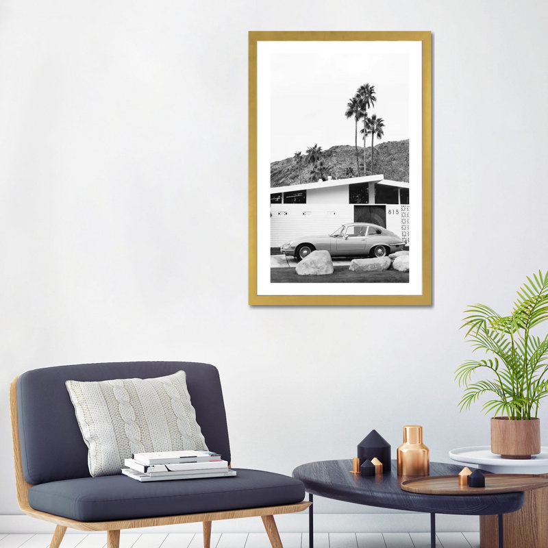 «Palm Springs Ride II» par Bethany Young - reproduction de photo, H 32 po x l 24 po x P 1 po, Papier encadré doré, Blanc