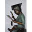 Élève apprenant sur une statue en bronze - Dimensions: L 28 po x l 24 po x H 52 po.
