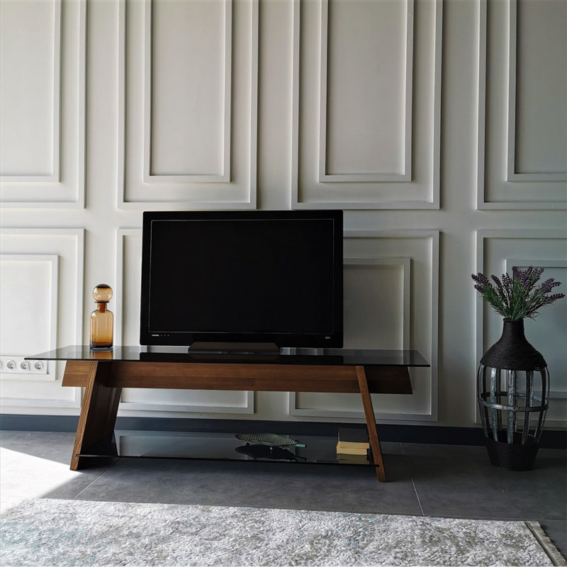 Meuble télé moderne avec verre trempé, finition noyer et noir, 62,2 po x 17,7 po x 15,8 po | Cadre 100% bois de pin massif, verre épais de 0,3 pouce | Nombreuses tablettes murales au design élégant et fonctionnel pour le salon