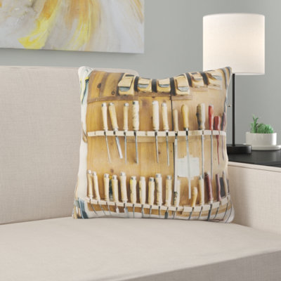Coussin d’outils jeté