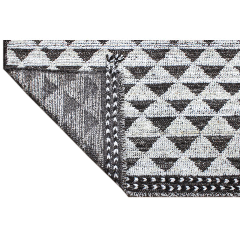 Hand Knotted Wool Area Rug in Ivory And Charcoal, Rectangle 6' x 9'