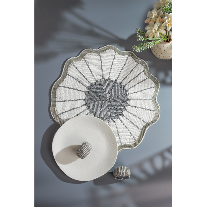 Le napperon perlé "Ethereal Daisy"