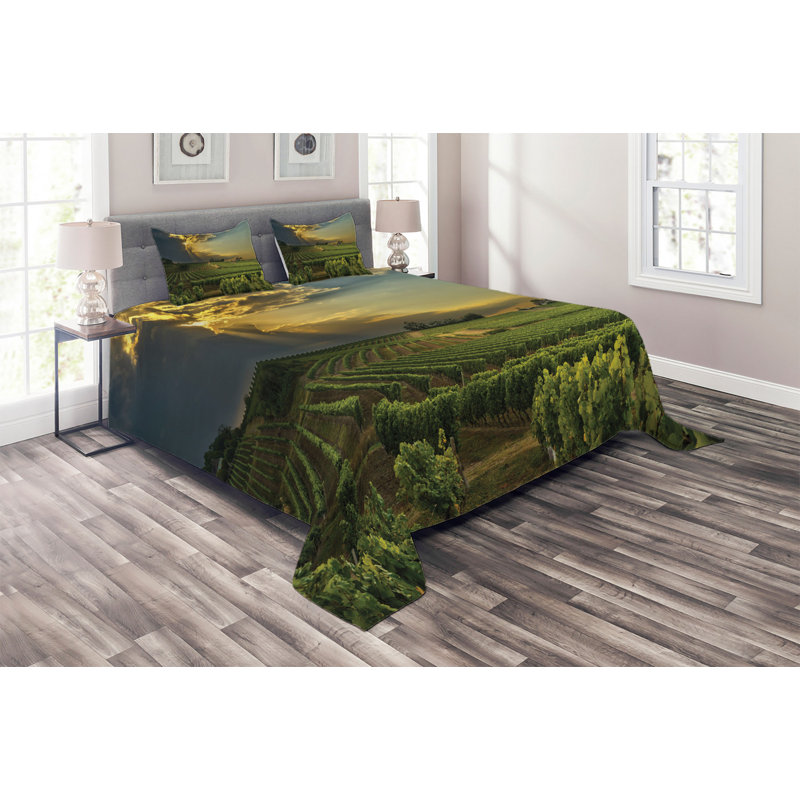 Bunny Farmhouse / Country Polyester Coverlet
