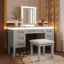 Meuble-lavabo 48 po avec miroir et lumières, coiffeuse de maquillage avec 7 tiroirs et tabouret rembourré, coiffeuse à finition beige classique avec tiroir à design creux-128969235
