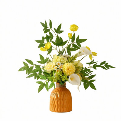 Bouquet de fleurs artificielles artificielles dans un vase pour la maison