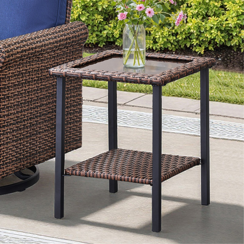 Table d'appoint d'extérieur en osier, petite table de bout carrée en rotin pour terrasse, H 21,6 po x l 18,3 po x P 18,3 po