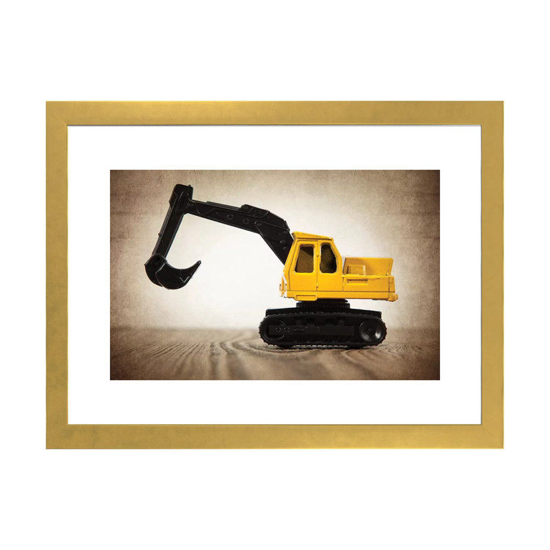 Excavator par Saint and Sailor Studios - reproduction de photo, Papier encadré doré, H 24 po x l 32 po x P 1 po, Blanc