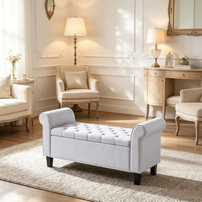 Banc repose-pieds de rangement de 47 pouces avec accoudoirs roulés, charnière de sécurité et pieds en bois d'hévéa - Gris clair