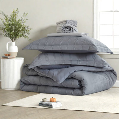 Premium 7-piece Bedding Set, Polyester Fabric, Woven Striped Design, Perfect For King Size Beds