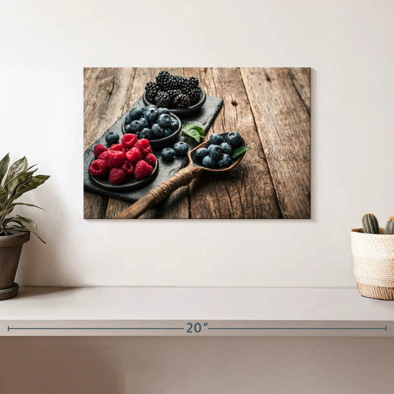 Yarlin Berry Platter, 8" H x 12" W
