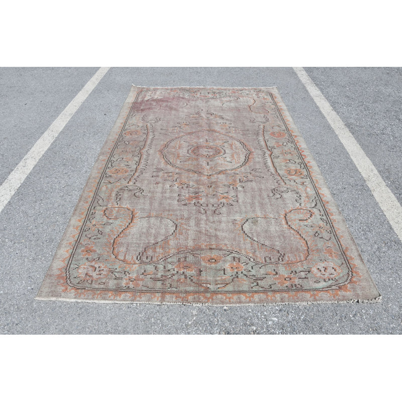 Tapis turc rétro en laine tissé à la main avec des tons pastel doux et un motif à médaillon floral beige / orange