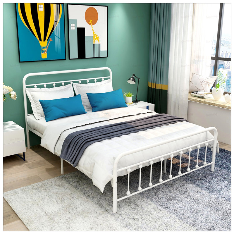 Structure de lit plateforme robuste en métal de style victorien, rangement sous le lit et aucun sommier requis pour les chambres de taille grand