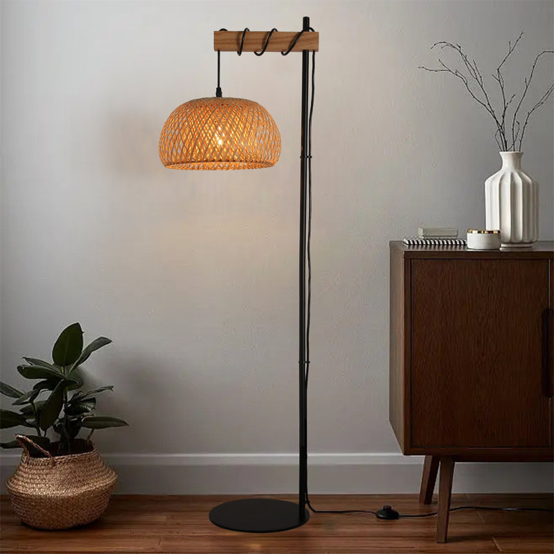 Lampe sur pied en bois de bambou tissé Cordrey avec interrupteur au pied, abat-jour en rotin industriel pour salon