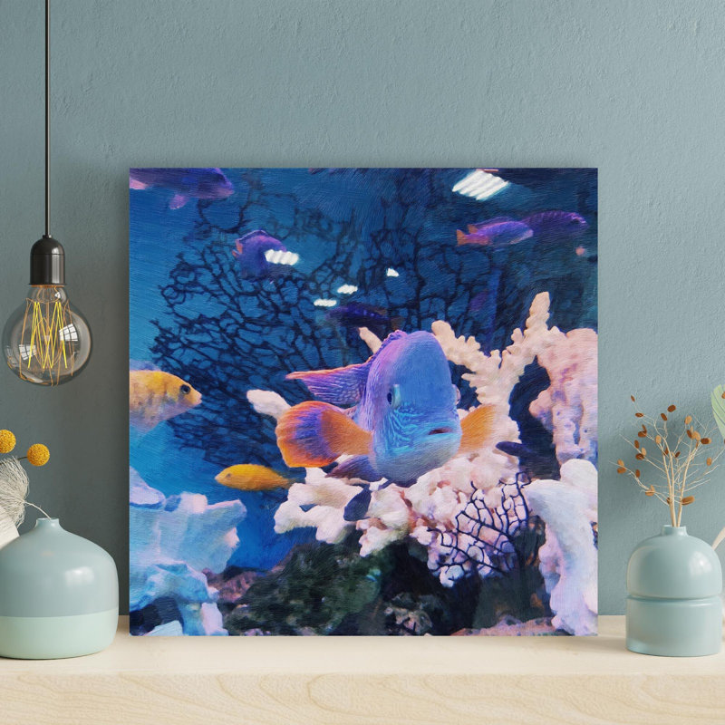 Poisson jaune et blanc dans un aquarium 1 - peinture sur toile tendue, H 16 po x l 16 po