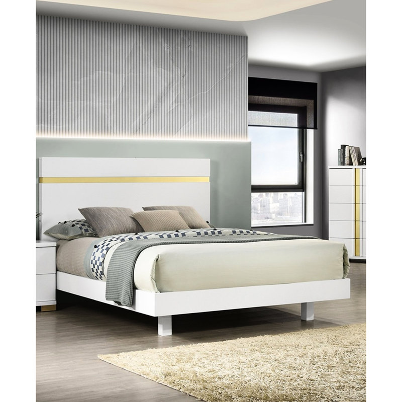 Structure de lit double, DEL sous le lit, design contemporain blanc / or, bois d'ingénierie, métal, garniture en acrylique, matelas blanc / or moderne, prêt, housses