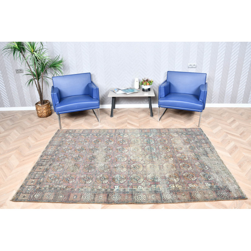 Authentique tapis turc rétro avec des motifs élégants aux couleurs douces, parfait pour ajouter un charme unique à votre décor