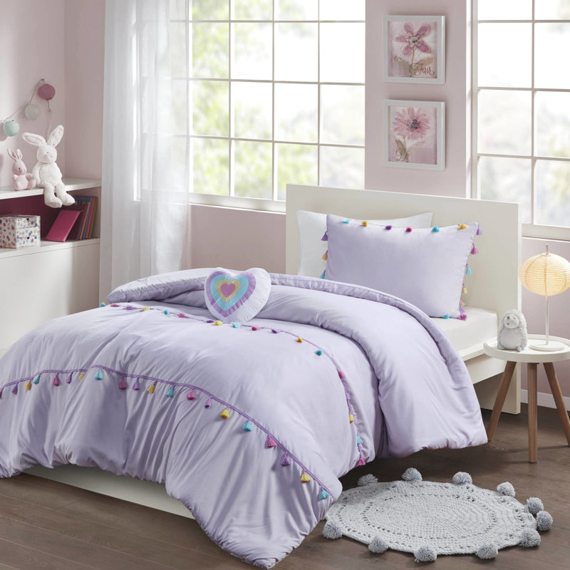 Édredon lavande avec pampilles ludiques et coussin décoratif en forme de cœur