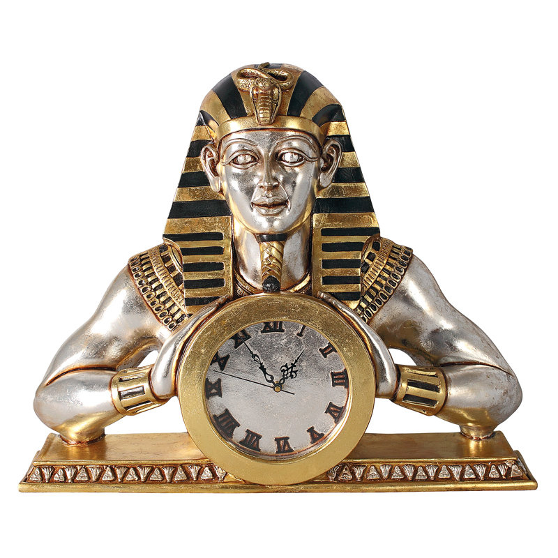 Statue horloge-manteau du temple Kristophile d'Héliopolis