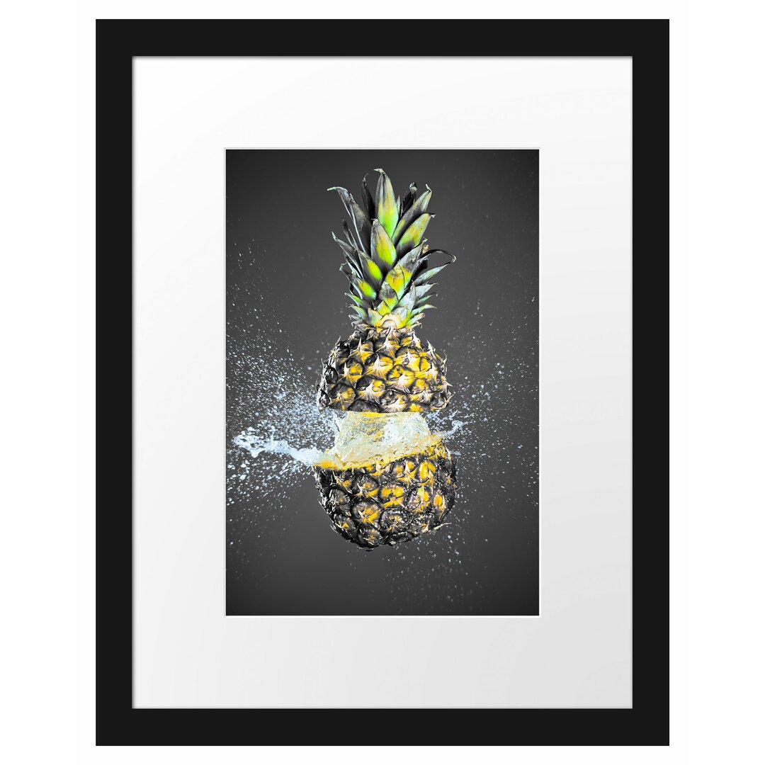 Gerahmtes Poster Ananas mit Wasser Bespritzt