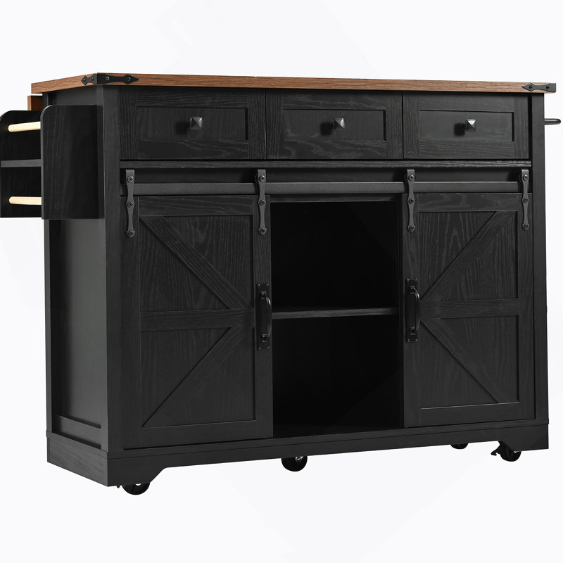 Îlot de cuisine de style campagnard avec abattant, prises de courant, portes de grange coulissantes, roulettes et beaucoup de rangement pour des espaces de cuisine et de salle à manger polyvalents.