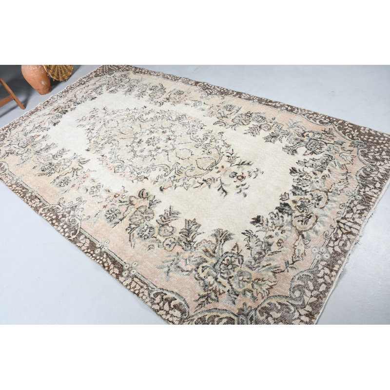 Tapis turc vintage en laine fabriqué à la main en beige pour une touche de style bohémien sur votre plancher